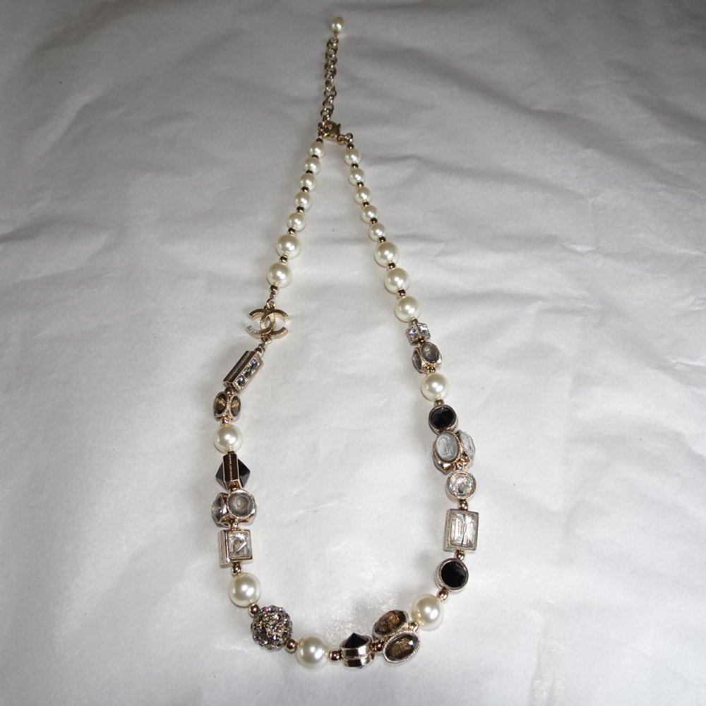 Chanel Pearl Crystal Necklace Vintage - Picture 3 of 14